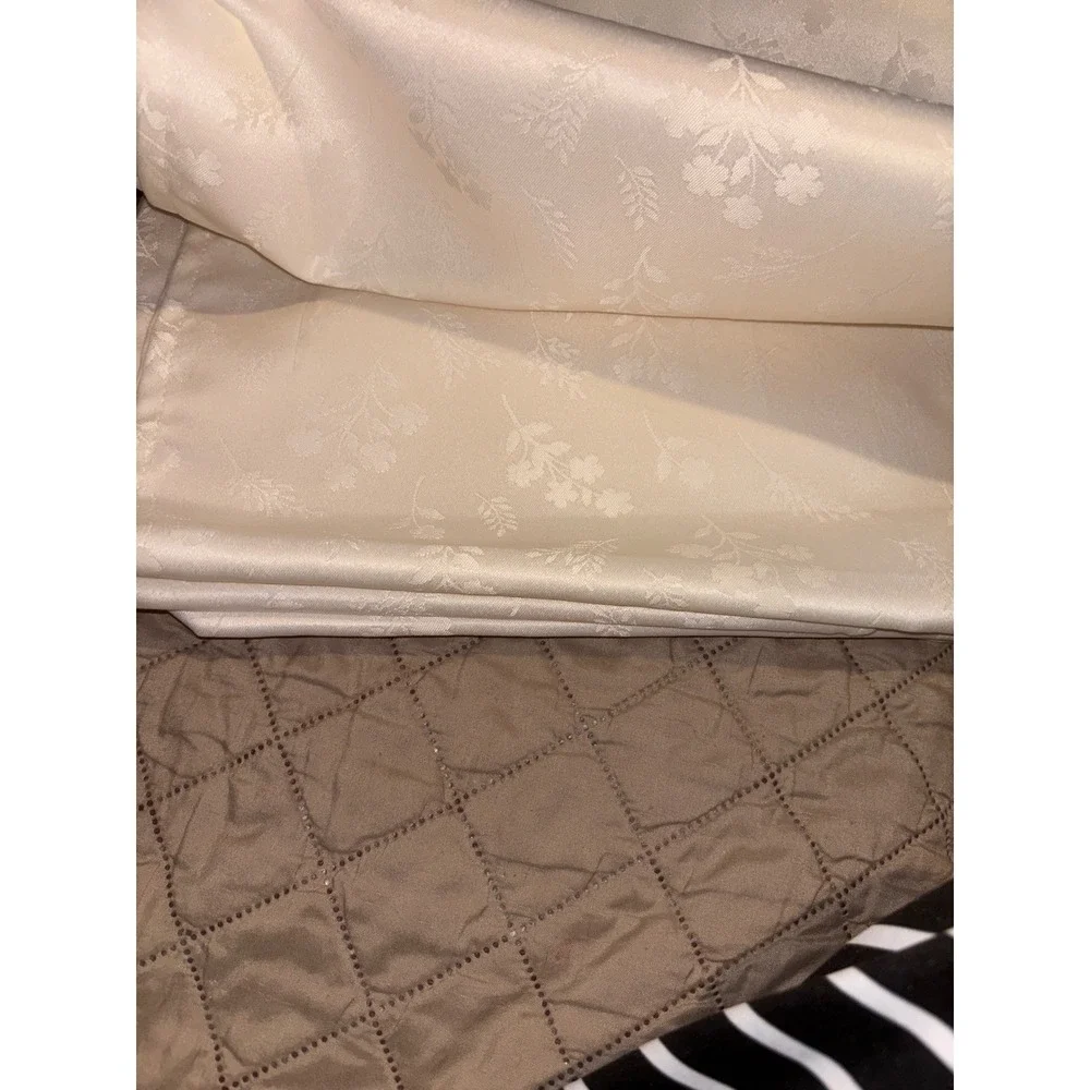 Kirkton House Ivory Floral Damask Tablecloth Polyester Jacquard 713491 RN100345